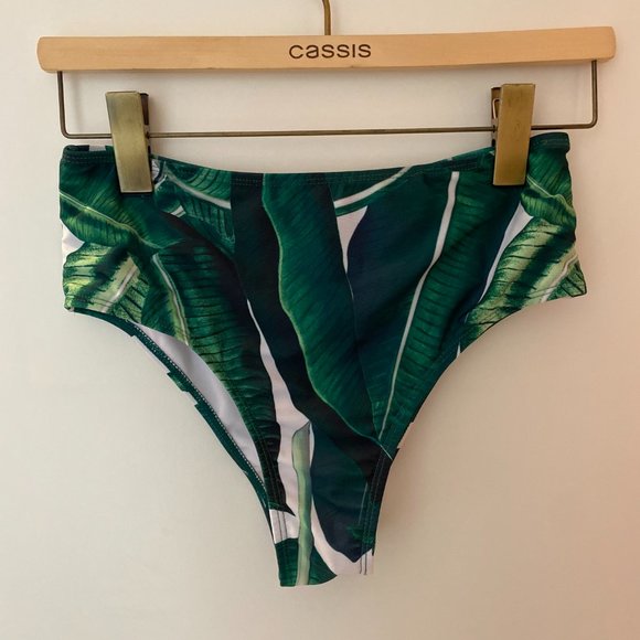 Bikini Set: 1 Top + 2 Bottoms - Picture 8 of 9